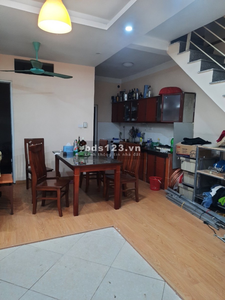 Cho thuê nhà ở 2 tầng tổng diện tích 90m2 tại 238 Âu cơ Tây hồ HN ô tô đỗ cửa
