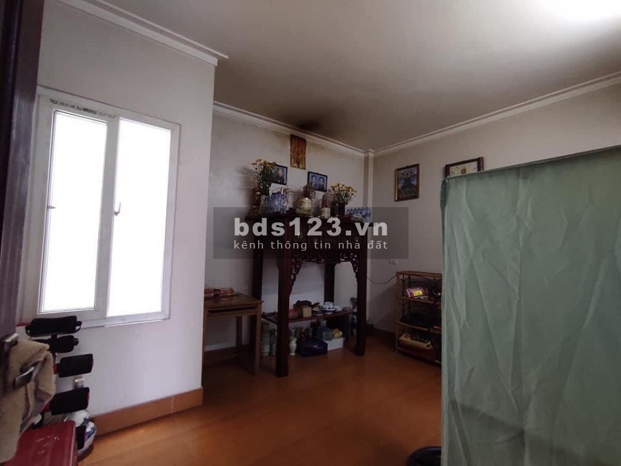Nhà ngõ 1 Võ Chí Công, 37m2, giá bán 3.3 tỷ, 5 tầng đúc kiên cố