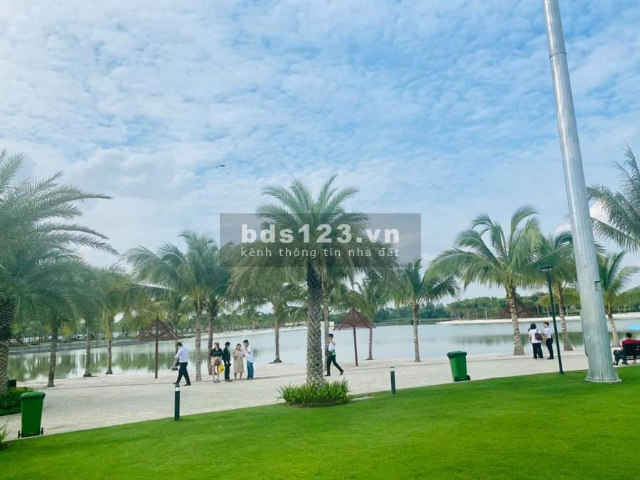 Cần bán căn nhà phố 84m2 Manhattan tại Vinhomes Grand Park giá 14 tỷ/ căn đã bao gồm thuế phí sang nhượng.Liên hệ 0363583647