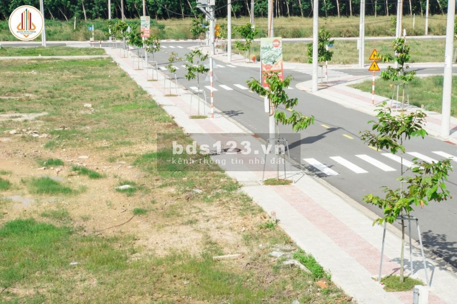 Đất ngân hàng thanh lý, sổ hồng riêng, 2 mặt tiền lớn xe ra vào tránh nhau