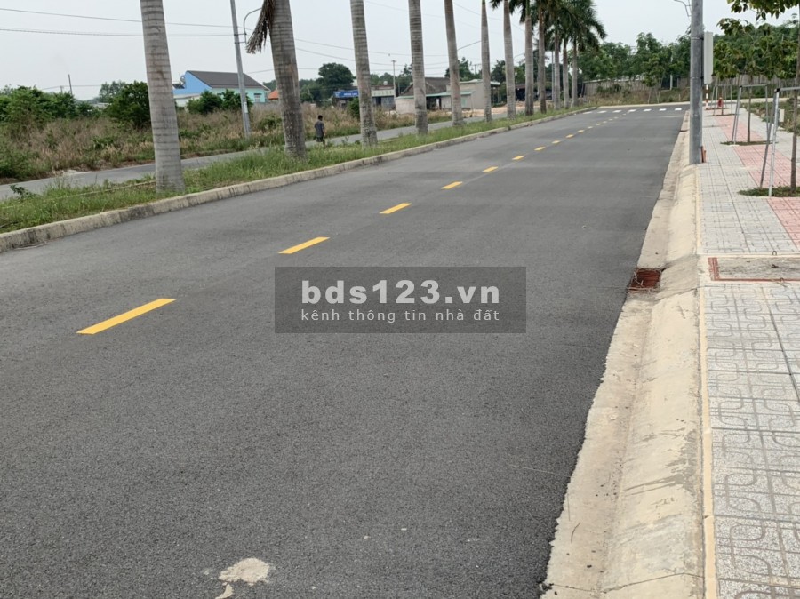 Đất ngân hàng thanh lý, sổ hồng riêng, 2 mặt tiền lớn xe ra vào tránh nhau