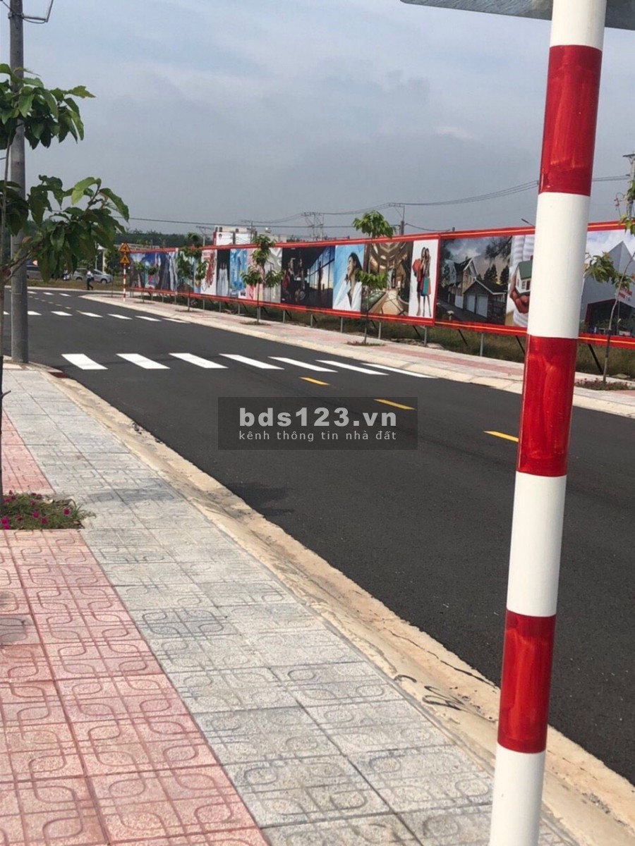 Đất ngân hàng thanh lý, sổ hồng riêng, 2 mặt tiền lớn xe ra vào tránh nhau