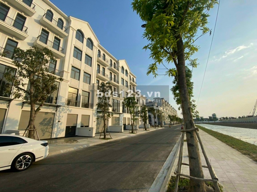 Cần bán căn nhà phố 84m2 Manhattan tại Vinhomes Grand Park giá 14 tỷ/ căn đã bao gồm thuế phí sang nhượng.Liên hệ 0363583647