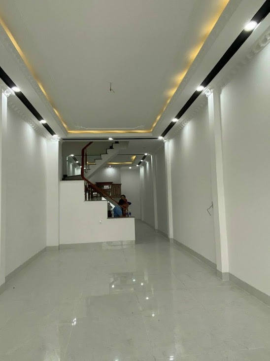 Nhà mới đẹp 1 trệt 2 lầu Hoá An, gần công ty Pouchen, SHR thổ cư, đường xe hơi quay đầu