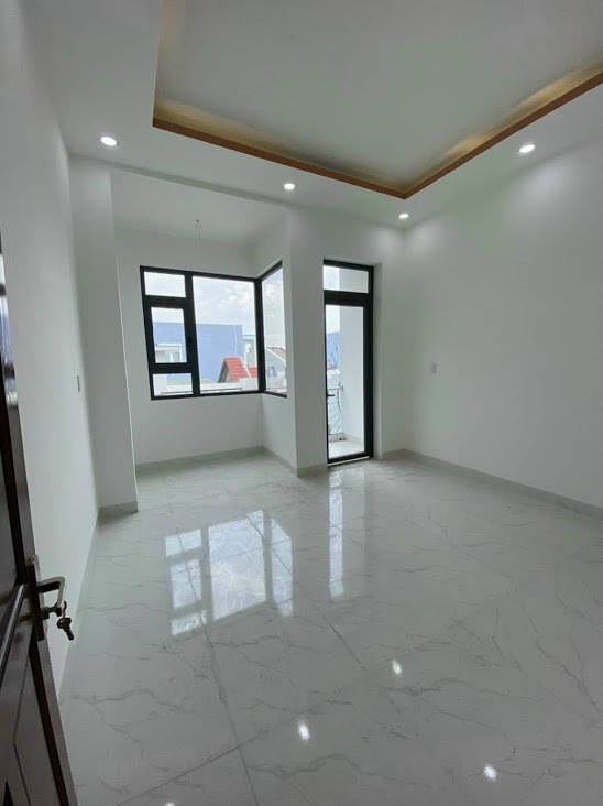 Nhà mới đẹp 1 trệt 2 lầu Hoá An, gần công ty Pouchen, SHR thổ cư, đường xe hơi quay đầu