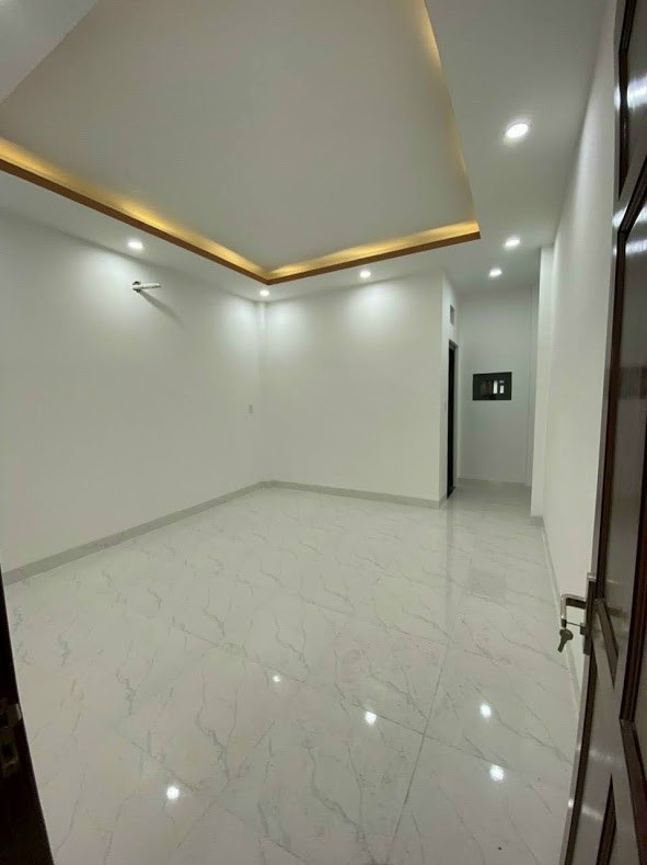 Nhà mới đẹp 1 trệt 2 lầu Hoá An, gần công ty Pouchen, SHR thổ cư, đường xe hơi quay đầu