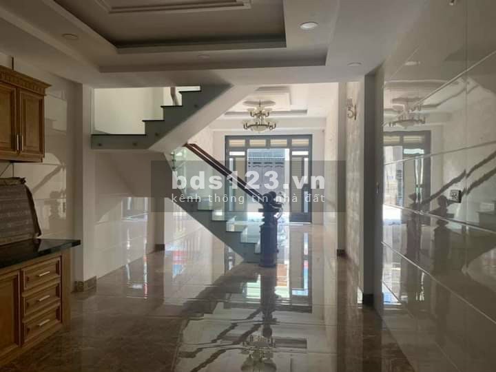 Cho thuê nhà hxh quốc lộ 13, Hiệp Bình Phước, nhà mới 1 trệt 3 lầu