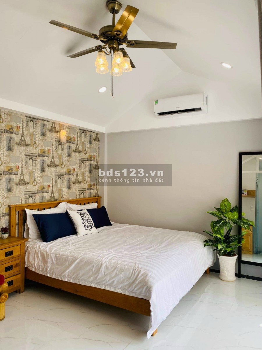 Cho thuê nhà nguyên căn gần phố tây Bùi Viện, khu dân cư