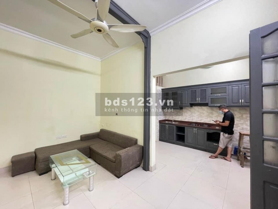 Bán nhà ngõ 89 Lạc Long Quân 33 m xây 5 tầng giá 3.4 tỷ ngõ 3m