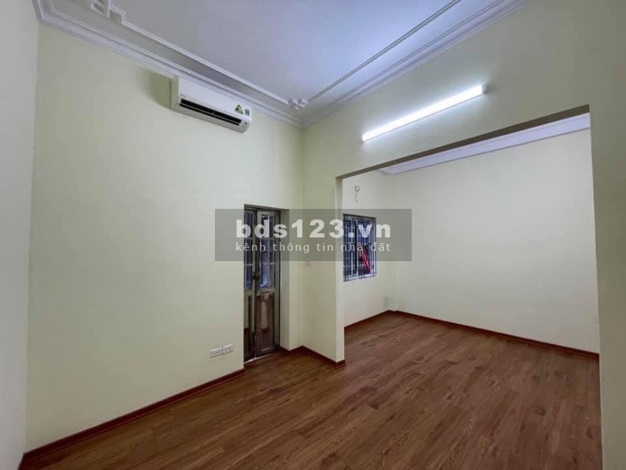 Bán nhà ngõ 89 Lạc Long Quân 33 m xây 5 tầng giá 3.4 tỷ ngõ 3m