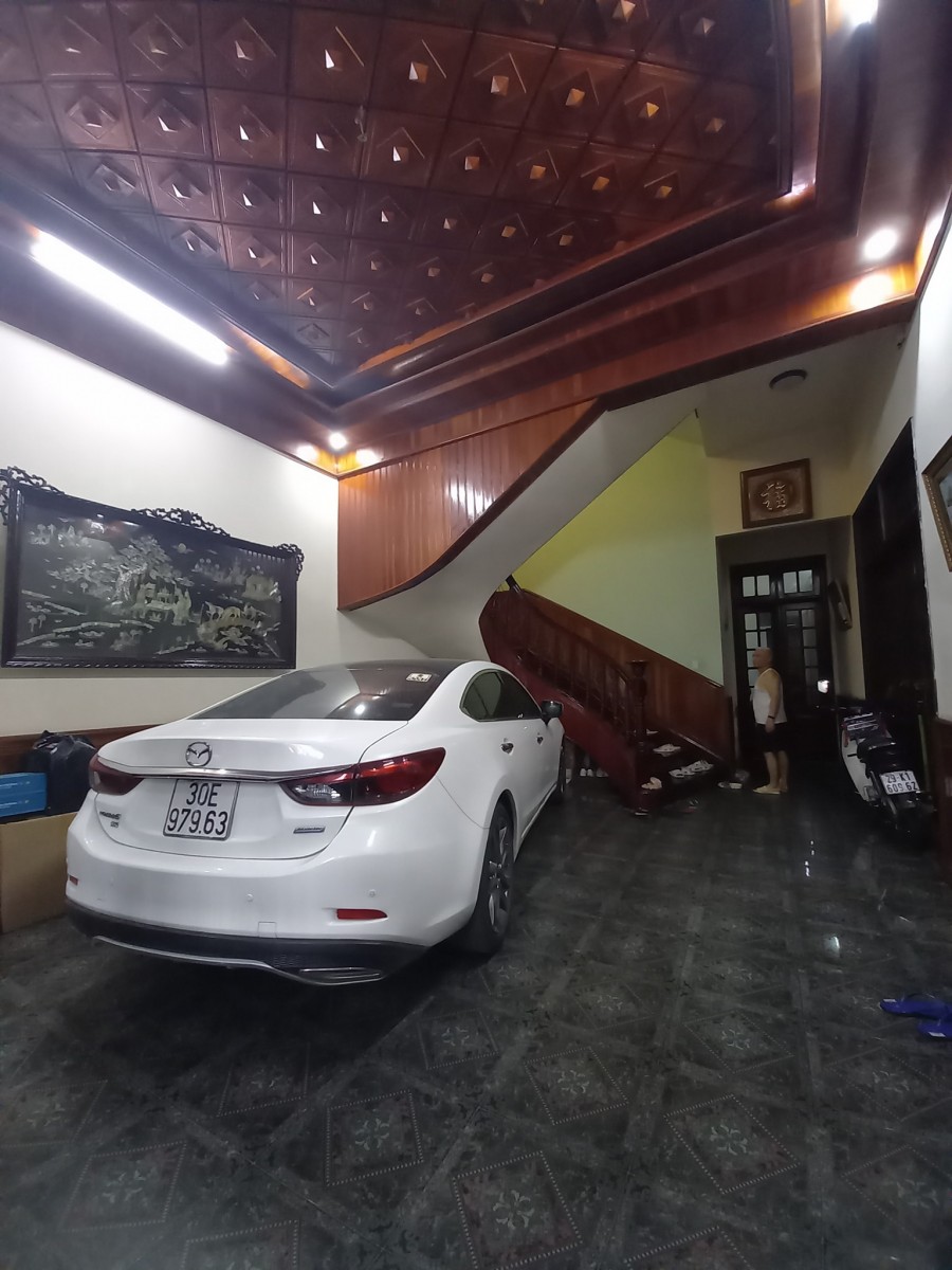 Chính chủ bán nhà Mặt phố Ngô Gia Tự Long Biên 100m x 5T, MT 16m lô góc chỉ 9.9 tỷ