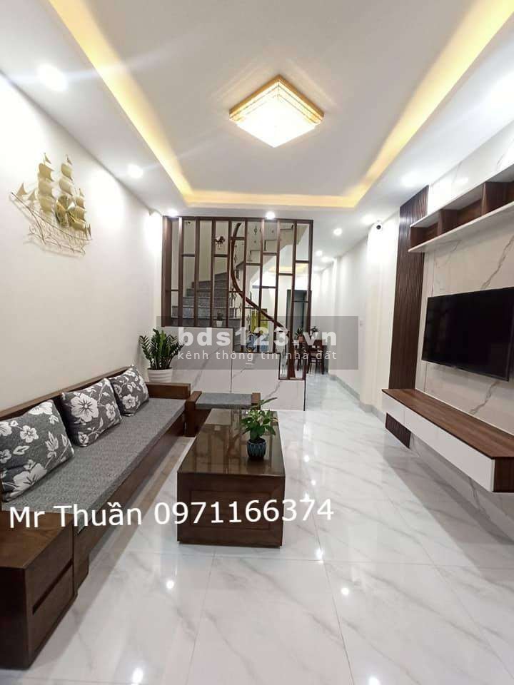 Bán nhà đẹp ở ngay Nguyễn Khánh Toàn, Cầu Giấy 37m2 xây 5 tầng giá 3.15 tỷ, mới tinh