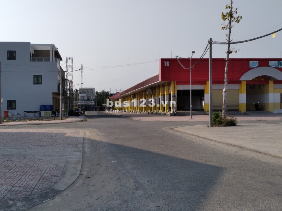 Bán gấp miếng đất 5x25m, diện tích sử dụng 135m2, gần chợ trường học