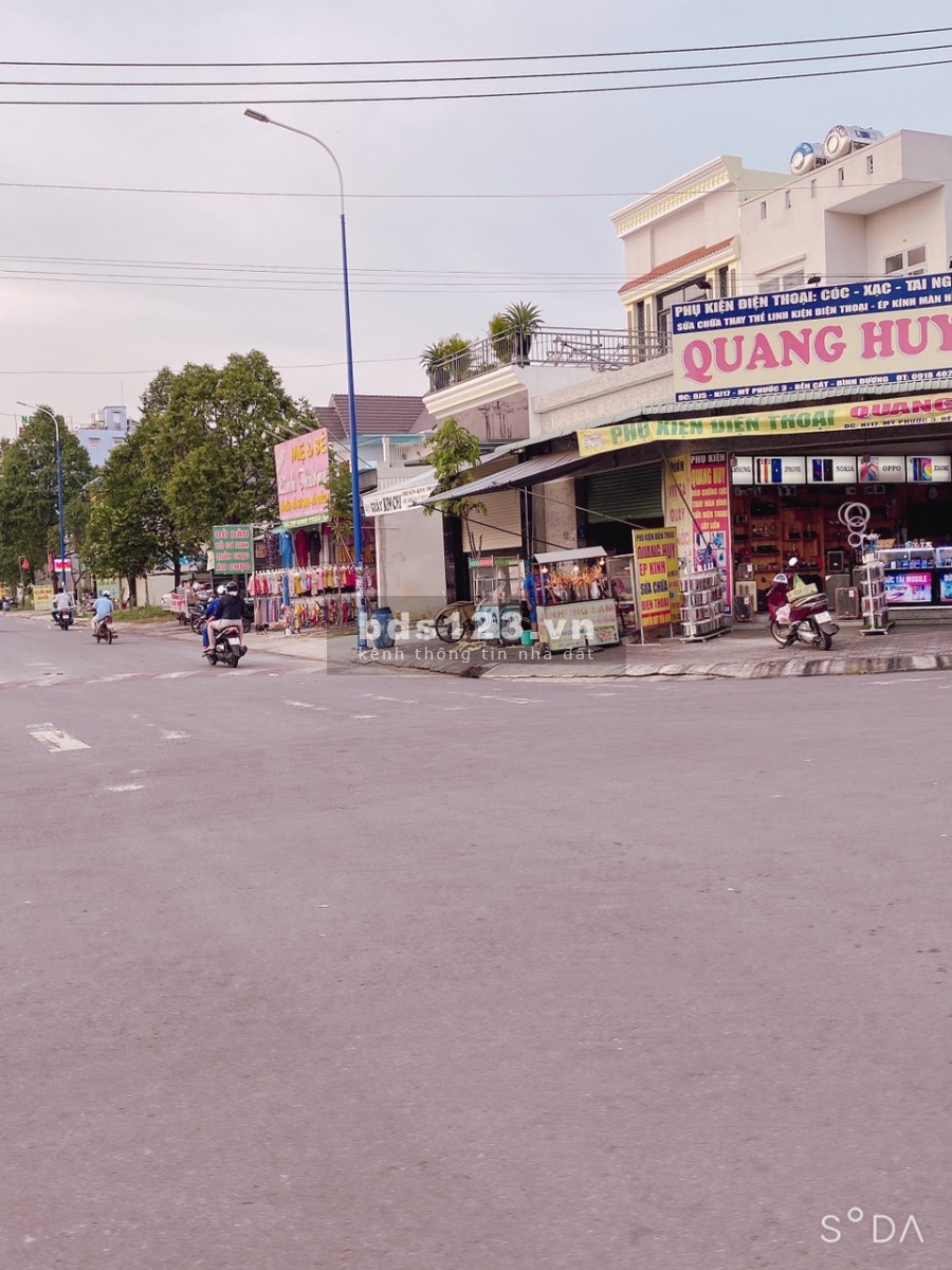Lô đất của gia đình tôi sổ sách pháp lý đầy đủ, có thể ký công chứng ngay, bán rẻ hơn giá thị trường