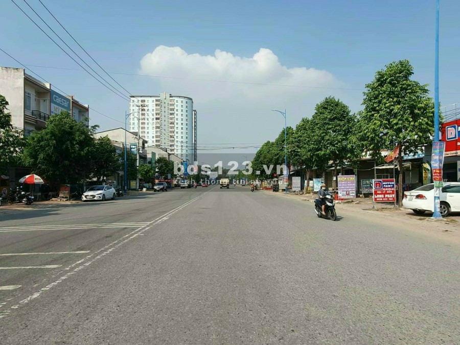 Đất mặt tiền cực đẹp mặt tiền Đại lộ Long An, sổ hồng riêng 5*20m, bán giá 1,1 tỷ