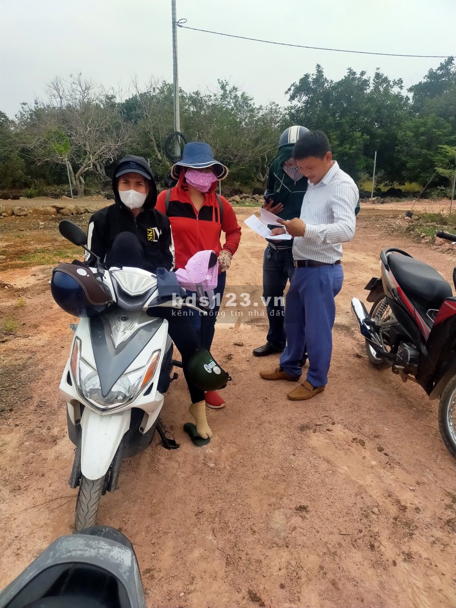 Bấn đất ngay khu công nghiệp Bàu Xéo, giá 199 triệu, dt 100m2, sổ hồng riêng, 0815215268