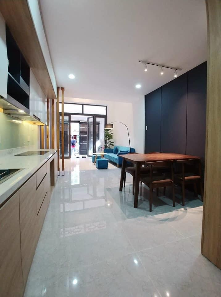 Nhà đẹp hẻm xe hơi full nội thất cao cấp, cách Quận 1, Quận 4 xã hoa chỉ 1 cây cầu