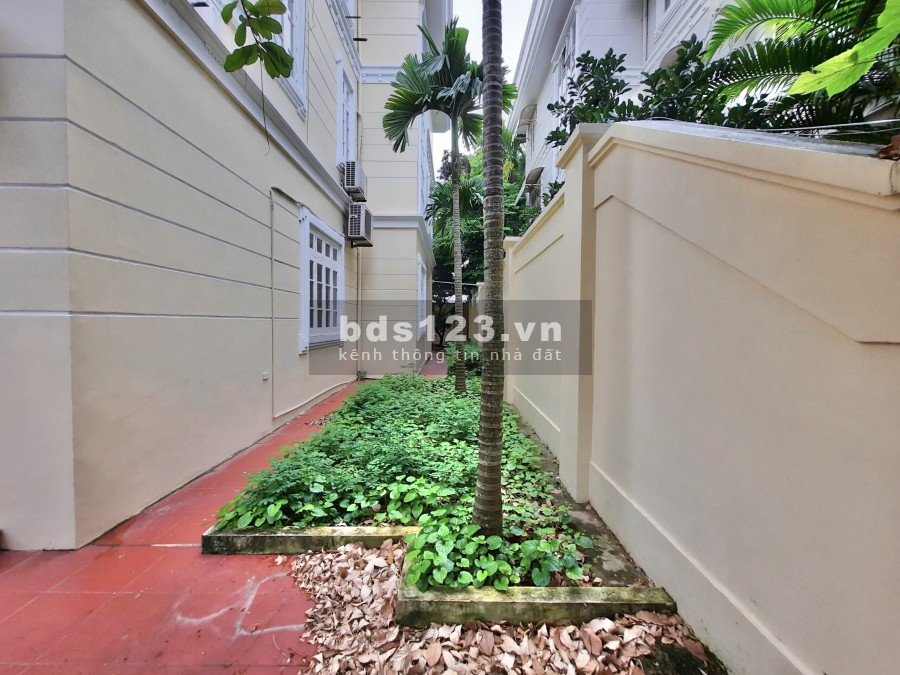 Bán biệt thự C1 Ciputra 345m2, 6 ngủ, đồ cơ bản. Giá liên hệ: 0973781843 Ánh.