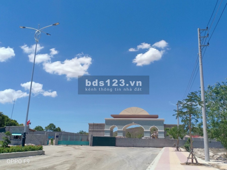 Lô đất vuông vức 2 mặt tiền đường ngay Safari Rạng Đông giá dưới 900 triệu