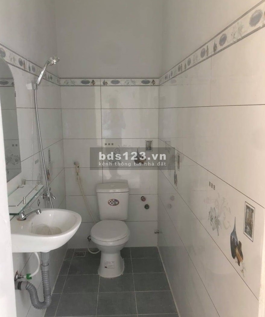 Bán nhà 4x10 ngay Cầu Lớn Hóc Môn giá 770tr, sổ hồng bao công chứng