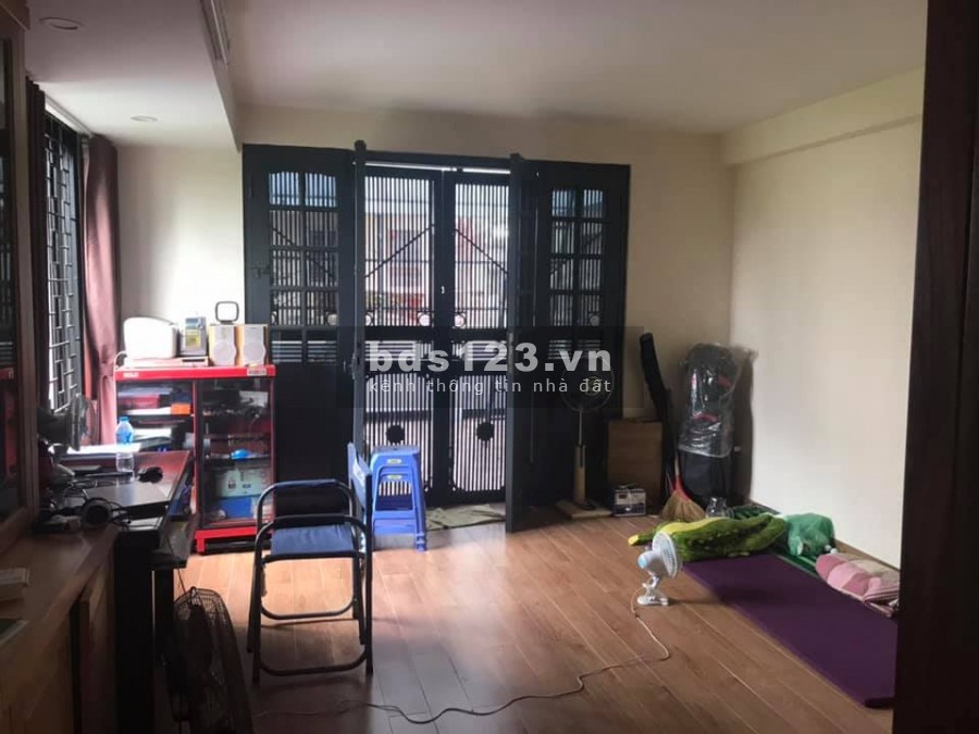 Phố Lý Nam Đế dt 60m, mt 6m, nhà đẹp phân lô, gần ô tô, ở ngay, chỉ 8.3 tỷ, lh 0942861188