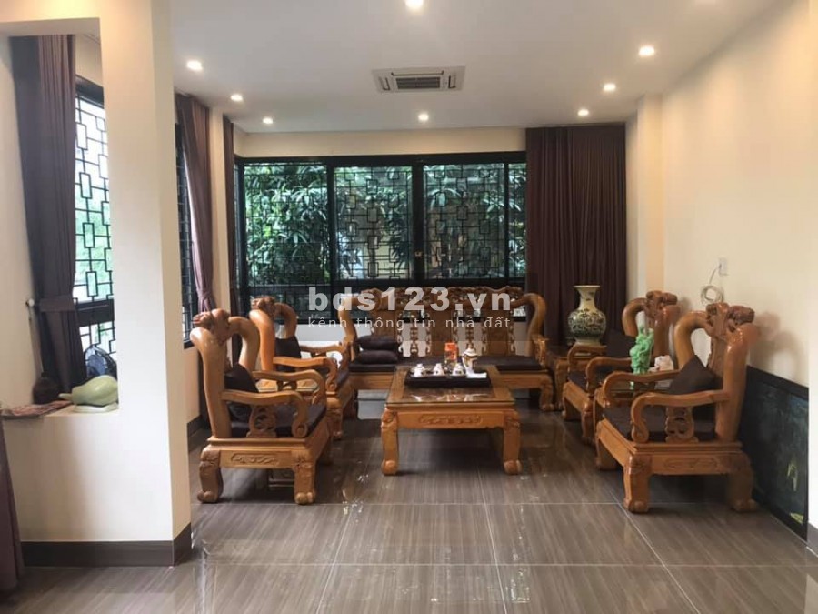 Phố Lý Nam Đế dt 60m, mt 6m, nhà đẹp phân lô, gần ô tô, ở ngay, chỉ 8.3 tỷ, lh 0942861188
