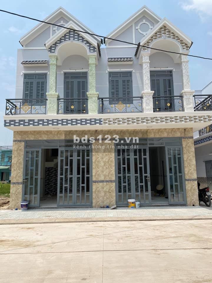 Bán nhà 4x10 ngay Cầu Lớn Hóc Môn giá 770tr, sổ hồng bao công chứng