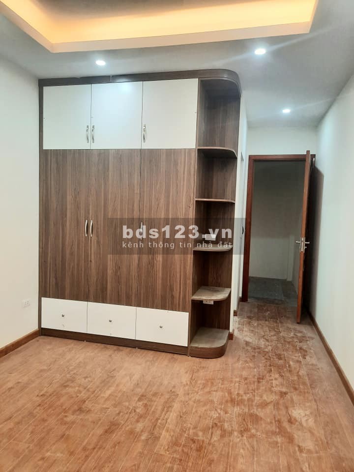 Bán nhà nguyên căn đúc Quận Tây Hồ Lạc Long Quân nhà phân lô giá 3.6tỷ