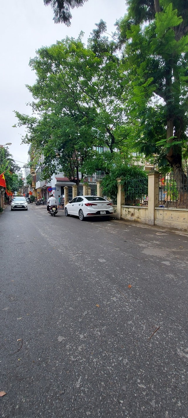 Hàng hiếm nhà Mỗ Lao, Quận Hà Đông, khu phân lô, vỉa hè đá bóng, giá thương lượng