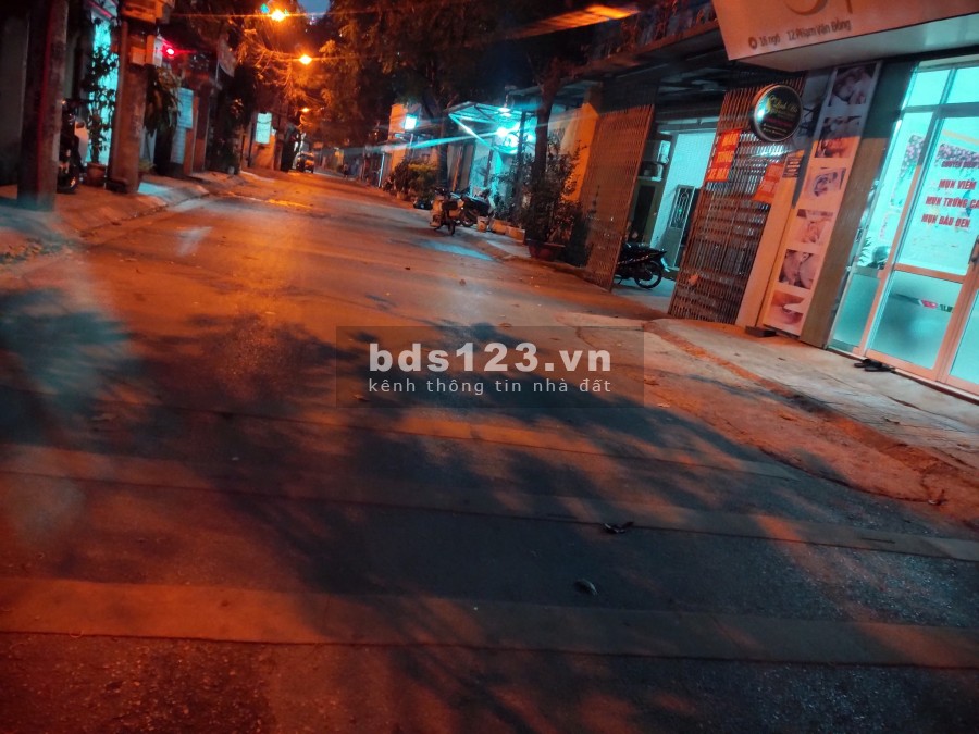 Bán đất đường Phạm Văn Đồng, Xuân Đỉnh 64m2, mt4,8m đường cách ô tô tránh 15m 2,35 tỷ 0988296228