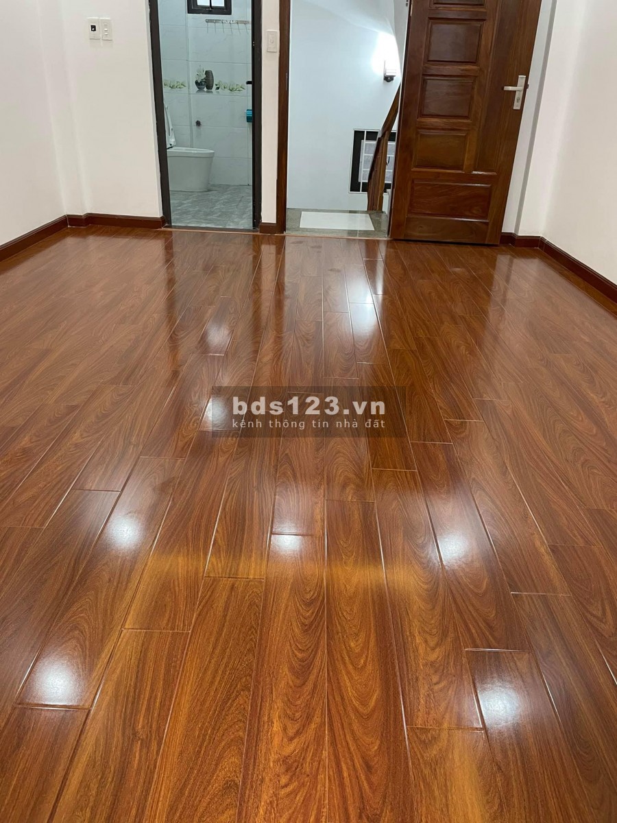 Bán nhà phân lô phố Bùi Huy Bích, Quận ủy Hoàng Mai, 30m*5T, Mt 3.8m, 3.35 tỷ