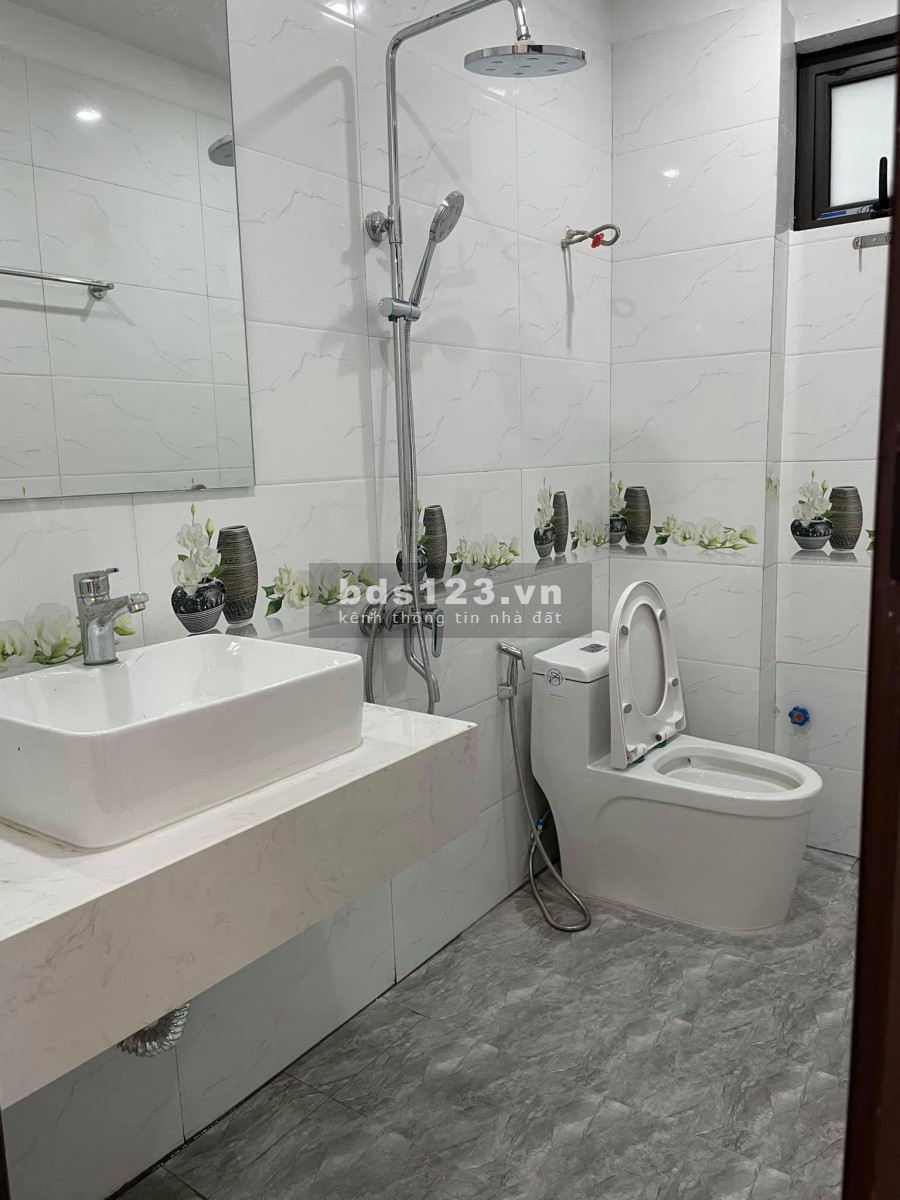 Bán nhà phân lô phố Bùi Huy Bích, Quận ủy Hoàng Mai, 30m*5T, Mt 3.8m, 3.35 tỷ