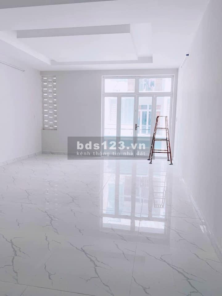Bán nhà nguyên căn 1 trệt, 2 lầu đúc kiên cố, gần bến xe Cần Thơ, giá bao rẻ