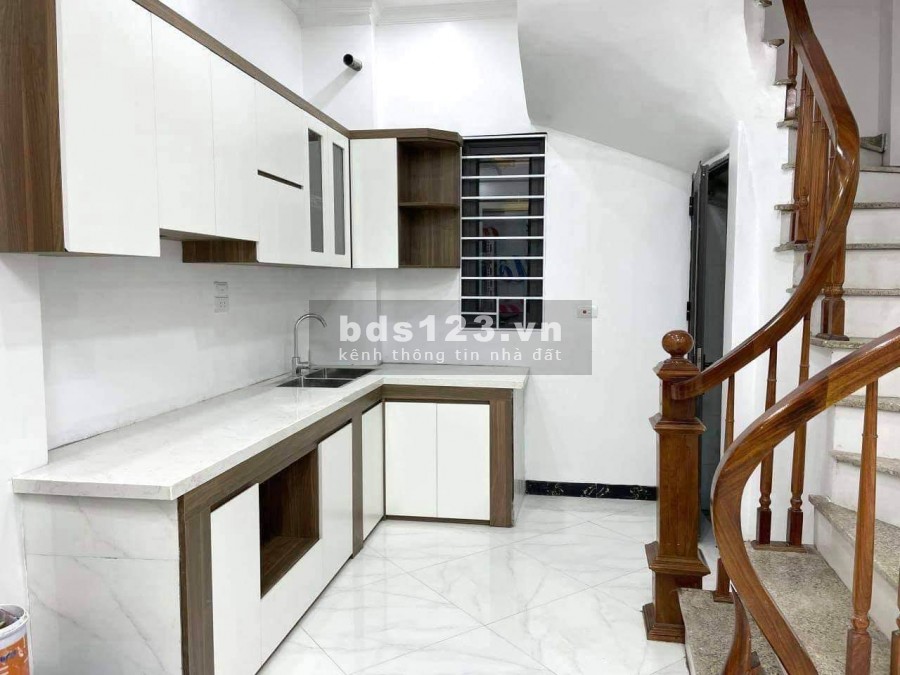 Bán nhà phân lô phố Bùi Huy Bích, Quận ủy Hoàng Mai, 30m*5T, Mt 3.8m, 3.35 tỷ