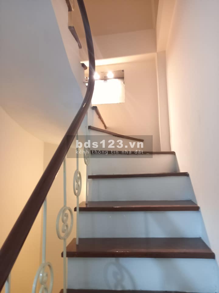 Bán gấp nhà Ngõ phố Tôn đức Thắng, ô tô cách 30m, 30/36m2, giá chỉ 3,45tỷ.