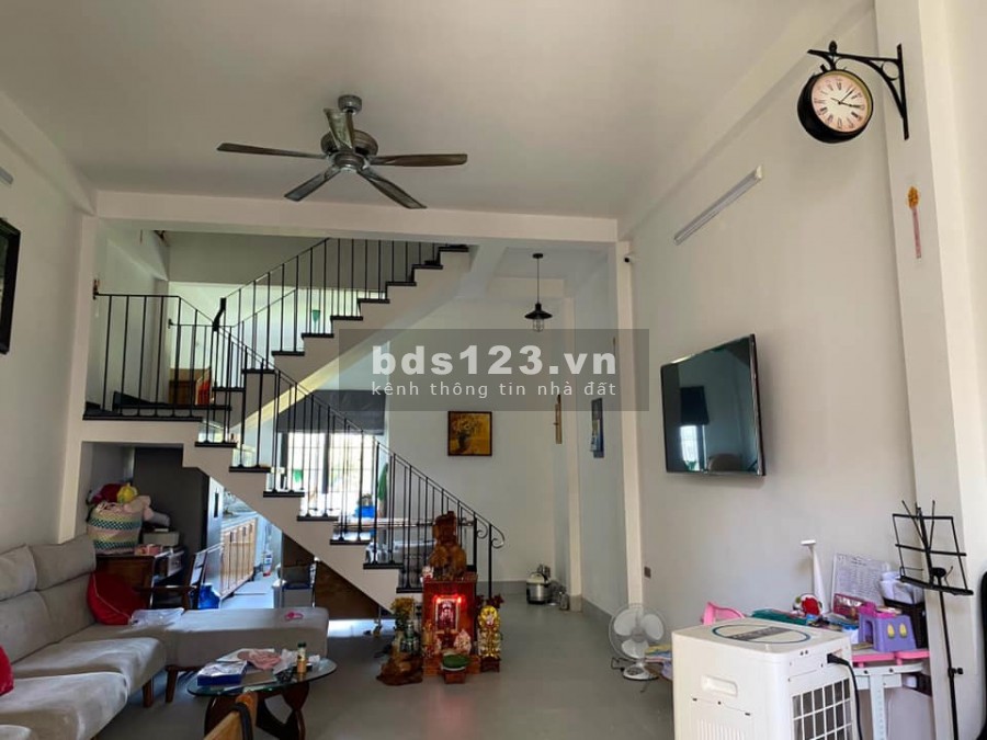 Kẹt tiền cần bán gấp nhà 2 tầng full nội thất kiệt ô to Hoàng Quốc Việt, giá 2.x tỷ