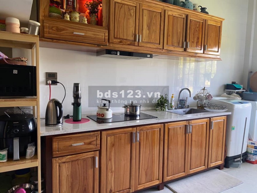 Kẹt tiền cần bán gấp nhà 2 tầng full nội thất kiệt ô to Hoàng Quốc Việt, giá 2.x tỷ