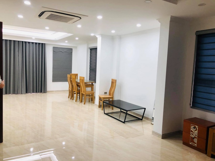 Bán nhà siêu đẹp Phùng Chí Kiên, nhà mới ô tô tránh thang máy, lô góc KD.