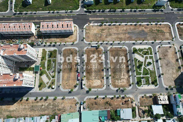 Bán lô góc đường lớn A3 đối diện công viên, VCN Phước Long 2, Nha Trang giá rẻ