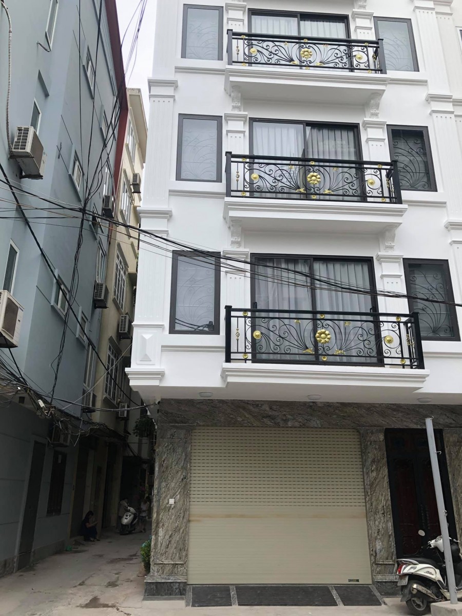Bán nhà siêu đẹp Phùng Chí Kiên, nhà mới ô tô tránh thang máy, lô góc KD.