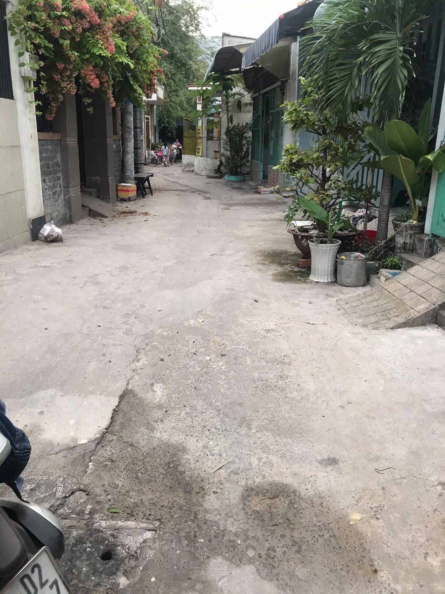 Nhà đẹp 51m2, shr, 2 tầng ngay chợ cầu đường Nguyễn Văn Quá, Quận 12, giá chỉ 2.85 tỷ