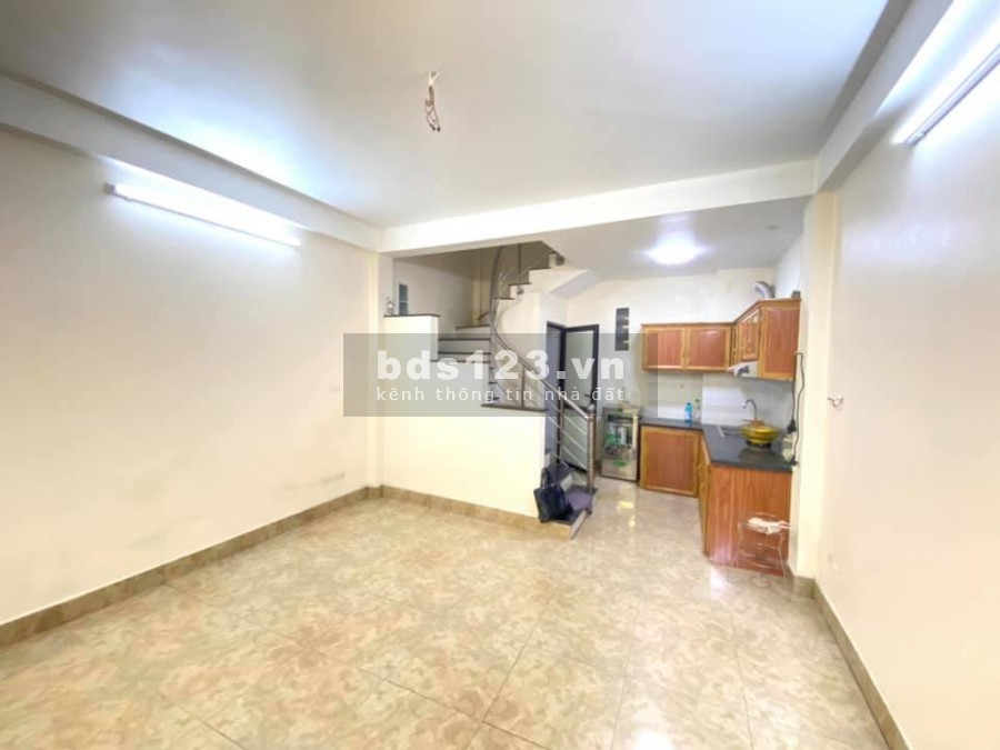 Bán nhà Lĩnh Nam, 35m2 x 4 tầng, mt 4m, vào ở ngay mặt ngõ thông rộng giá 1.95 tỷ