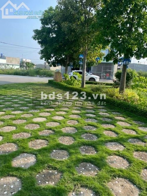 Bán cặp nhà trọ 250m2 mới, view công viên cực kỳ mát mẻ KDC Tân Đức, 3 tỷ 800 triệu