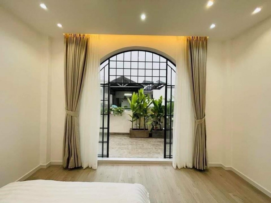 Chính chủ bán nhà trung tâm quận 10 trục đường chính CMT8