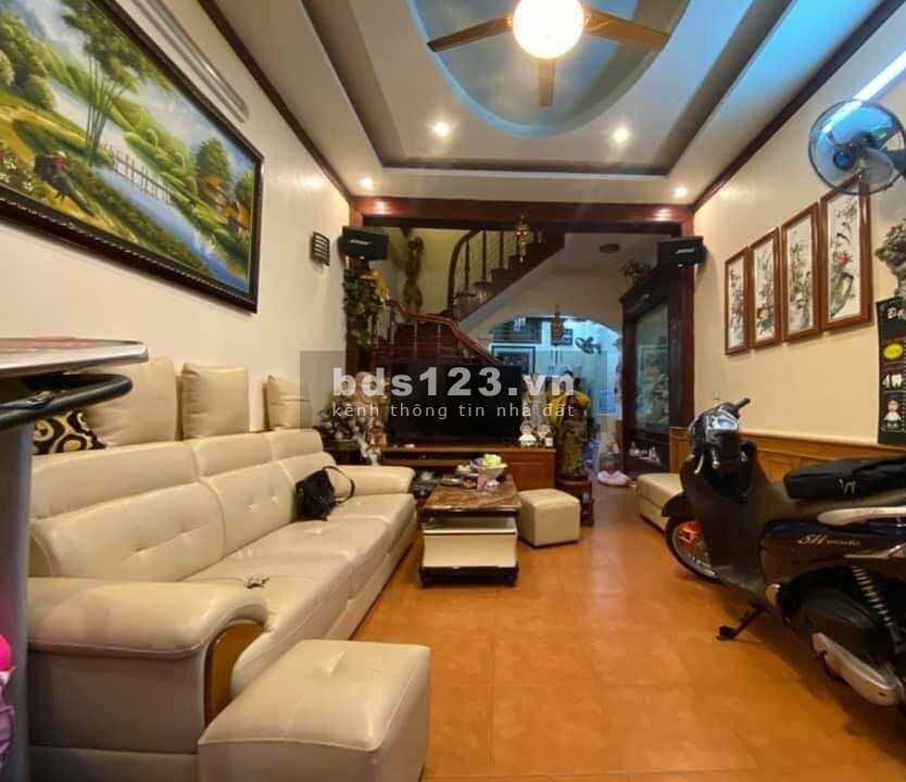 Bán nhà chính chủ Nguyễn Khánh Toàn, dt 42m2, 5 tầng, khu vực dân trí cao