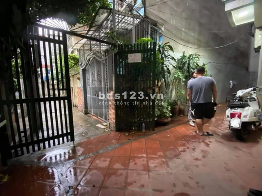 Bán nhà chính chủ Nguyễn Khánh Toàn, dt 42m2, 5 tầng, khu vực dân trí cao
