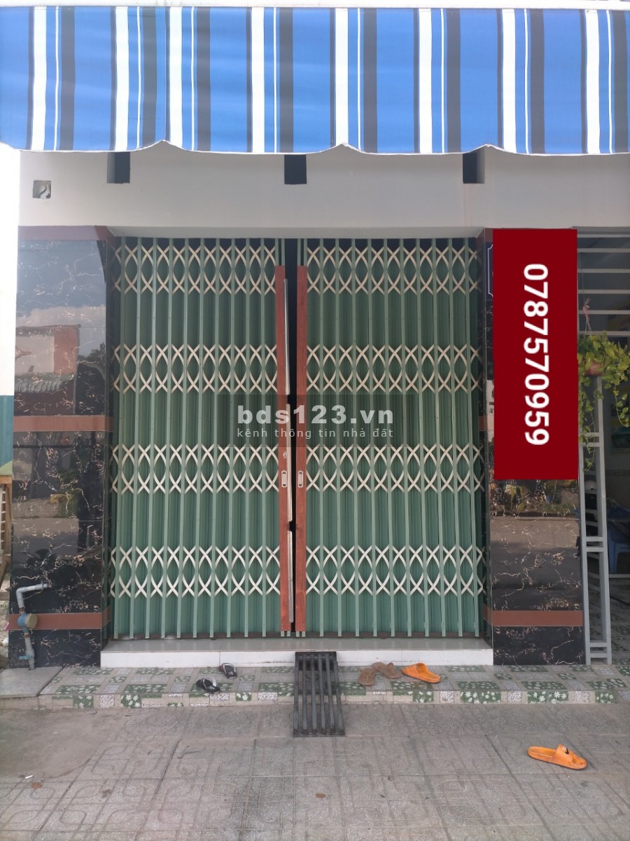 Trả nợ ngân hàng bán gấp nhà trọ 300m2, mặt tiền đường nhựa, đất tại kcn sát chợ