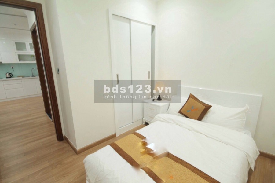 Nhà đẹp Long Biên, sau 1 nhà ra mặt đường 40m, MT 5m