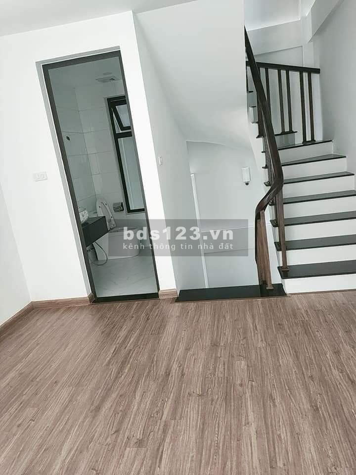 Bán Gấp nhà Bồ Đề ôtô đỗ cửa 4 phòng ngủ đủ công năng, gía hơn 3 tỷ