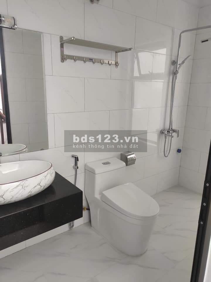 Bán Gấp nhà Bồ Đề ôtô đỗ cửa 4 phòng ngủ đủ công năng, gía hơn 3 tỷ